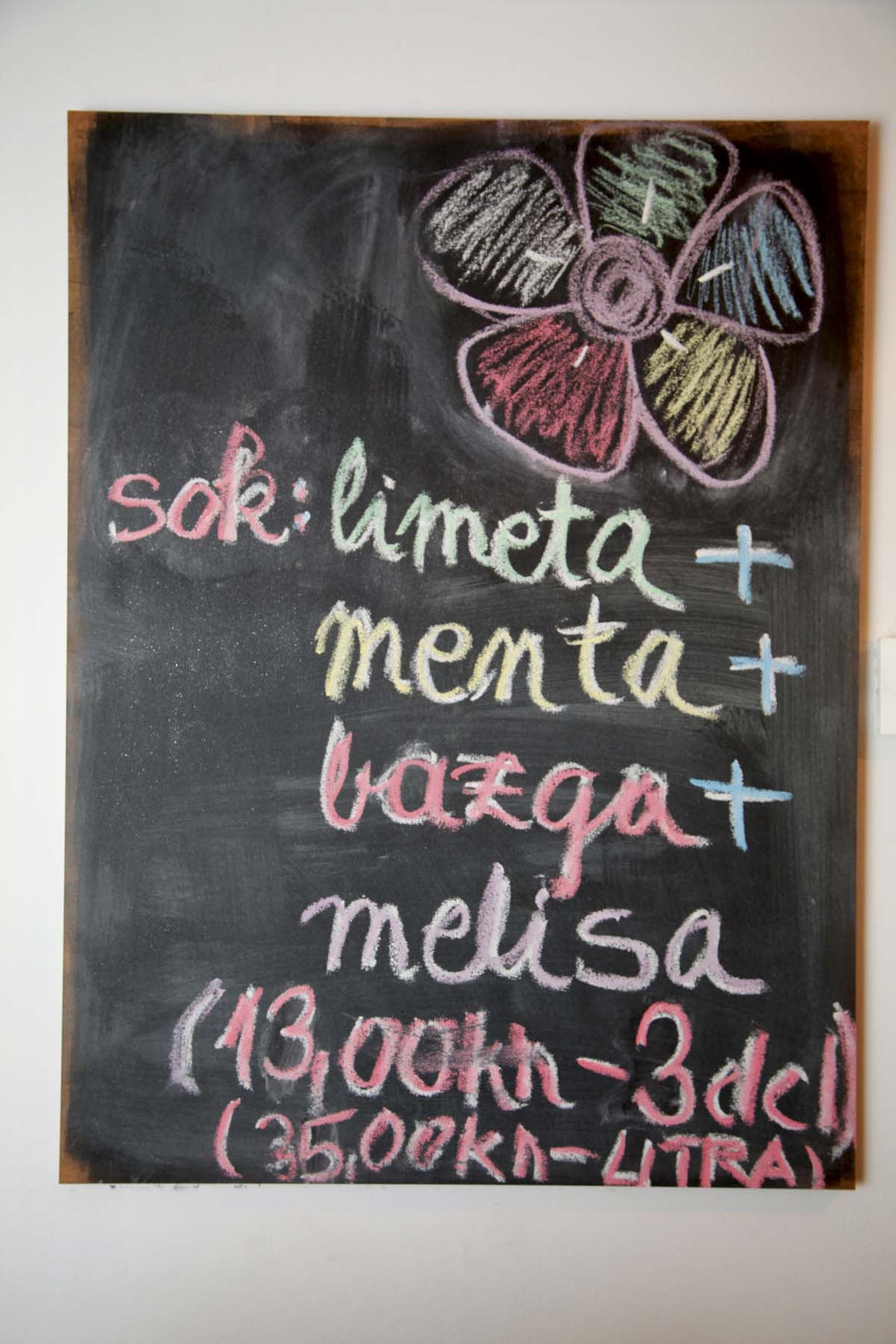 Ploča s domaćim sokovima
